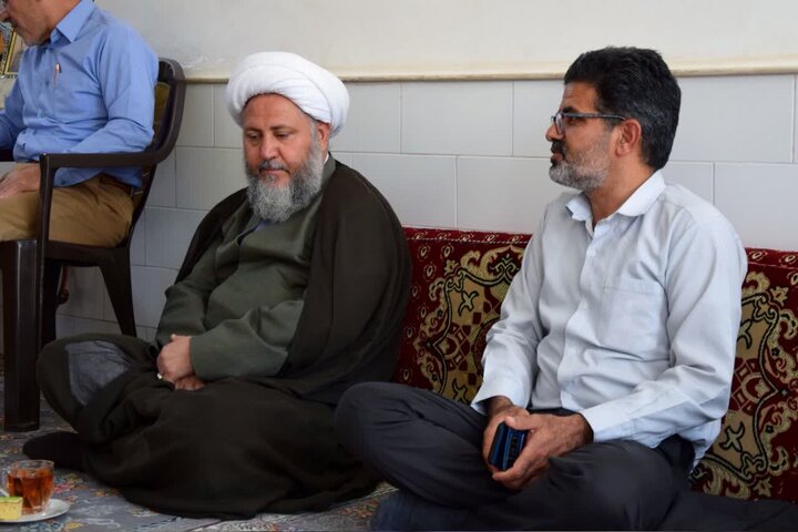 تصاویر/ حضور  امام جمعه آران و بیدگل با خانواده طلبه شهید مهدی گوهری