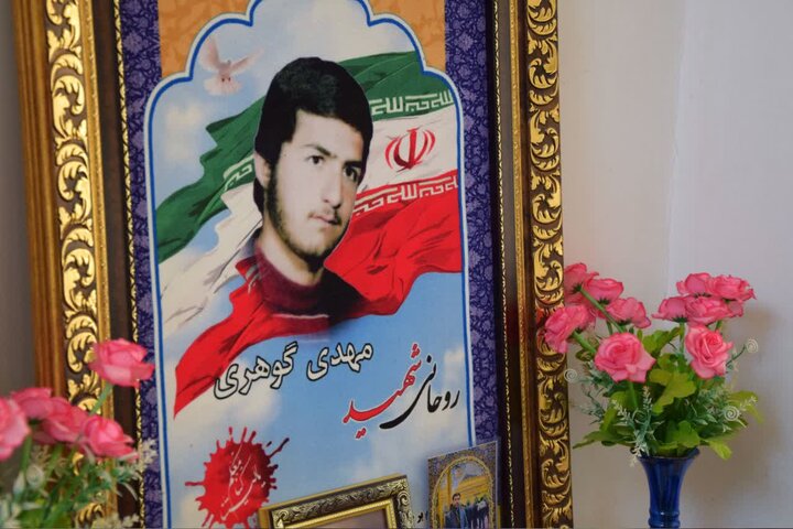 تصاویر/ حضور  امام جمعه آران و بیدگل با خانواده طلبه شهید مهدی گوهری