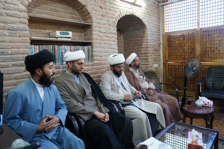 تصاویر / نشست مدیر حوزه علمیه استان قزوین با مدیر ،اساتید ومعاونین مدرسه علمیه صالحیه قزوین