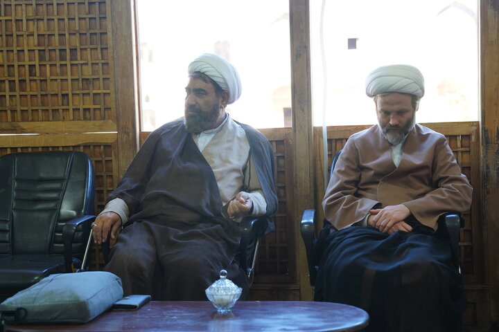 تصاویر / نشست مدیر حوزه علمیه استان قزوین با مدیر ،اساتید ومعاونین مدرسه علمیه صالحیه قزوین