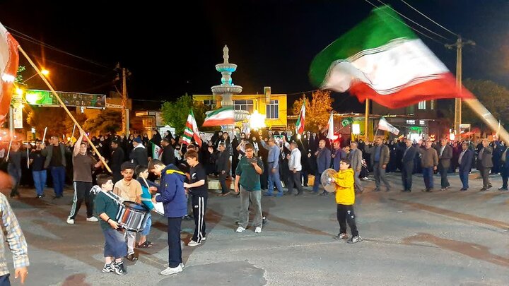 تصاویر / میدان اصلی شاهین دژ غرق در فریادهای مرگ بر آمریکا و اسرائیل