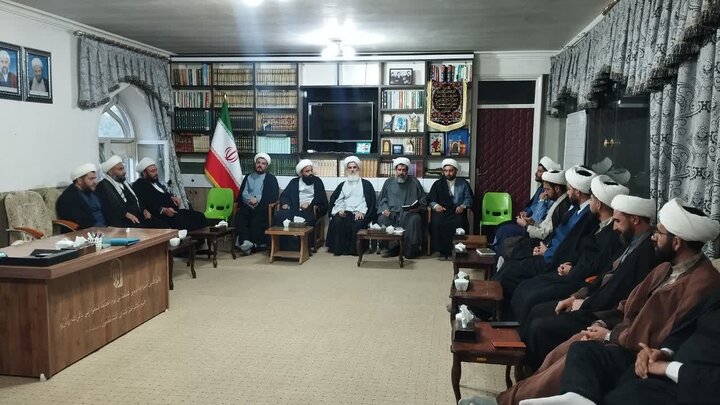 تصاویر/ نشست هم‌اندیشی امامان جماعت شهرستان میاندوآب