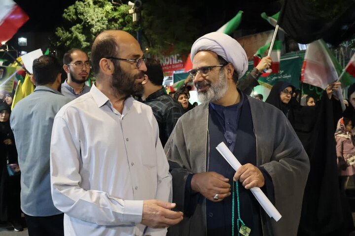 تصاویر/ استمرار فعالیت موکب فرهنگی، تبیینی مدرسه علمیه امام خمینی (ره) ارومیه در تجمعات مردمی