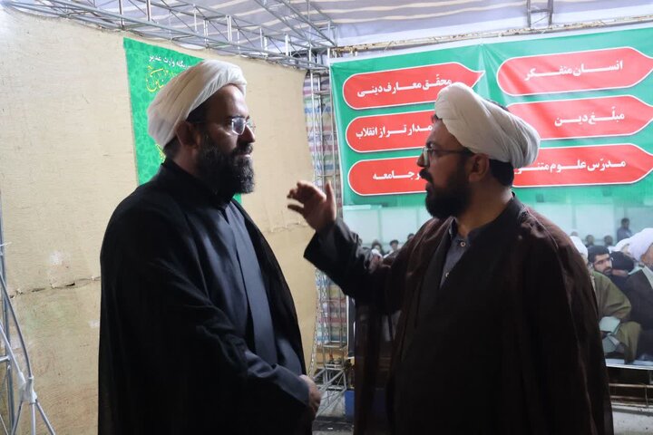 تصاویر/ استمرار فعالیت موکب فرهنگی، تبیینی مدرسه علمیه امام خمینی (ره) ارومیه در تجمعات مردمی