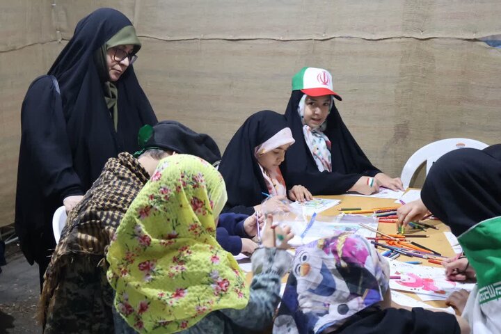 تصاویر/ استمرار فعالیت موکب فرهنگی، تبیینی مدرسه علمیه امام خمینی (ره) ارومیه در تجمعات مردمی