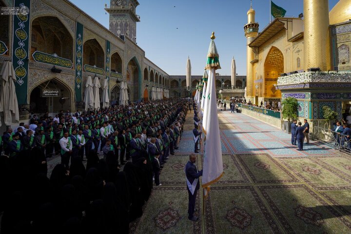 رايةُ الغدير تُرفع بأهازيج وأفراح في الصحن الحيدريِّ