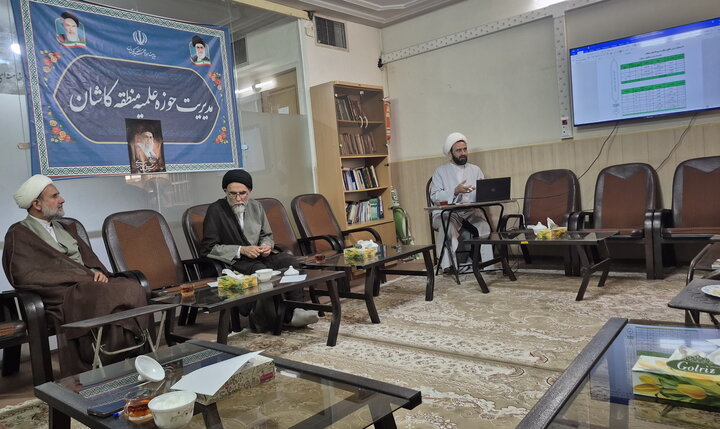 تصاویر/ کارگروه علمی تربیتی قرآن مدارس علمیه کاشان
