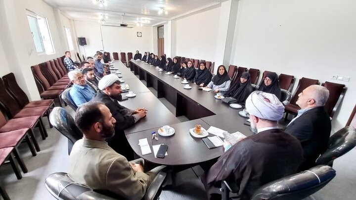 تصاویر/ نشست تبیینی «جایگاه مهدویت در نظام تعلیم و تربیت» در عباس‌آباد