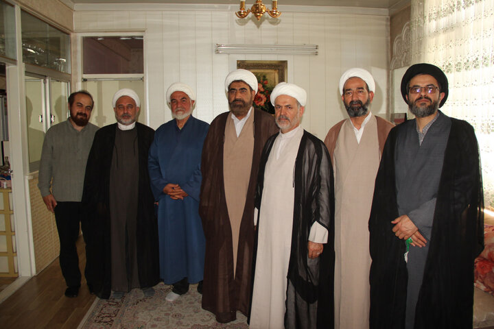 تصاویر / دیدار مدیر حوزه علمیه استان قزوین با دو نفر از روحانیون جانباز دفاع مقدس استان قزوین