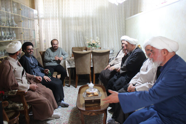 تصاویر / دیدار مدیر حوزه علمیه استان قزوین با دو نفر از روحانیون جانباز دفاع مقدس استان قزوین