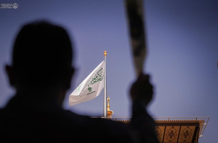 Al Santuario dell’Imam Ali si alza la bandiera di Ghadir: al via le celebrazioni dell’Eid Allah al-Akbar