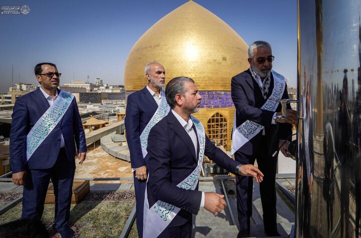 Al Santuario dell’Imam Ali si alza la bandiera di Ghadir: al via le celebrazioni dell’Eid Allah al-Akbar