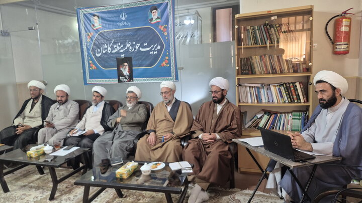 تصاویر/ نشست مدیران مدارس علمیه منطقه کاشان
