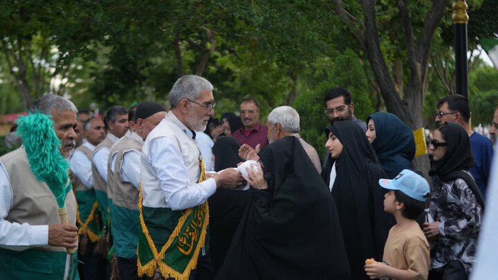 تصاویر/برپایی بیرق علوی بر فراز بوستان ملت شهر اراک