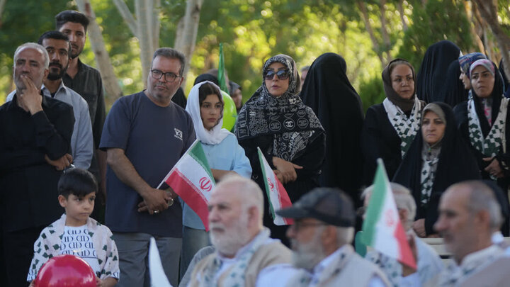 تصاویر/برپایی بیرق علوی بر فراز بوستان ملت شهر اراک
