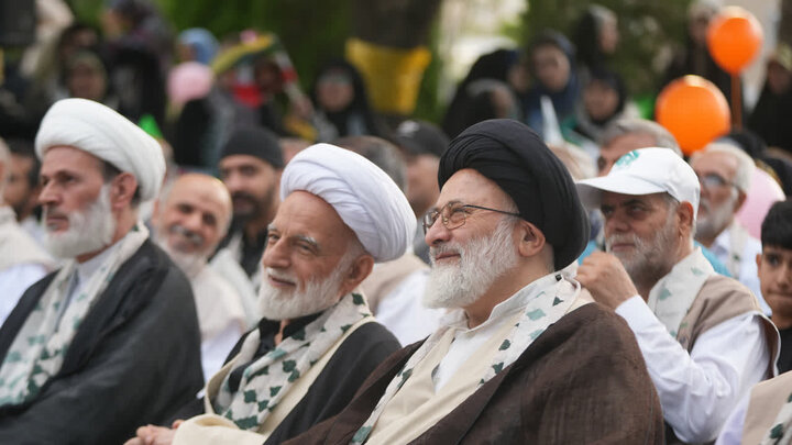 تصاویر/برپایی بیرق علوی بر فراز بوستان ملت شهر اراک
