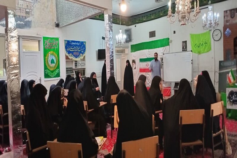 آغاز کارگاه «هویت و رسالت طلبگی» با محوریت کنش‌گری اجتماعی در حوزه علمیه خواهران کرمانشاه+عکس
