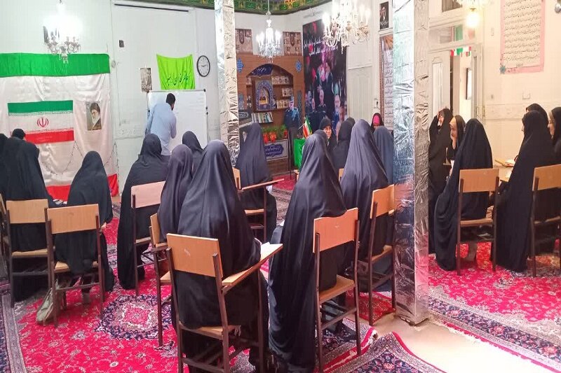 آغاز کارگاه «هویت و رسالت طلبگی» با محوریت کنش‌گری اجتماعی در حوزه علمیه خواهران کرمانشاه+عکس