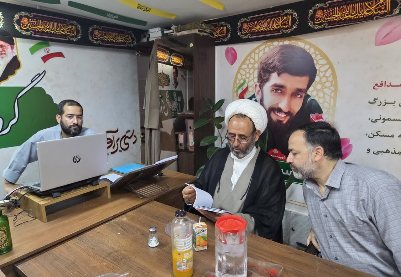 بازدید مسئولان مدرسه علمیه آیت‌الله مدنی کاشانی از دفتر گروه جهادی شهید حججی