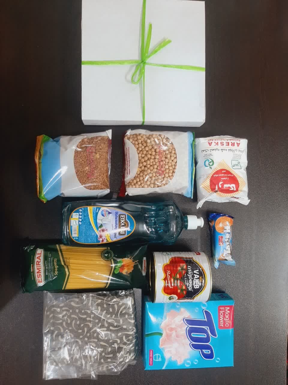 ۱۰۰ بسته معیشتی بین طلاب و روحانیون مدارس علمیه کاشان توزیع شد
