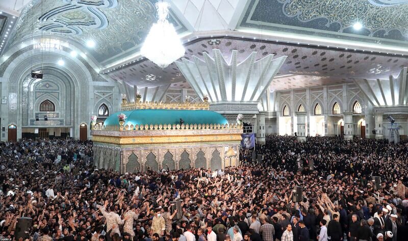 4 آلاف زائر من قم سيتوجهون إلى مرقد الإمام الخميني في ذكرى رحيله السنوية