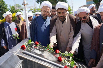 تصاویر / تجدید میثاق مدیر، اساتید و مدیران مدارس علمیه استان قزوین با شهدا