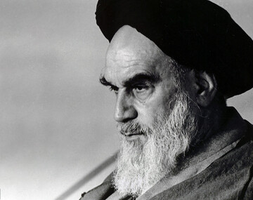 امام خمینی(ره)؛ احیاگر عزت اسلامی و بنیانگذار مردم‌سالاری دینی است
