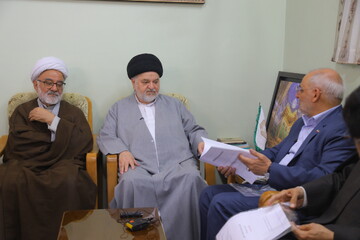 تصاویر / دیدار رئیس دفتر رئیس‌جمهور با نماینده آیت الله العظمی سیستانی در ایران