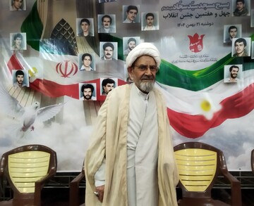 همه باید مراقب توطئه دشمنان برای تضعیف اراده و انگیزه مردم باشیم