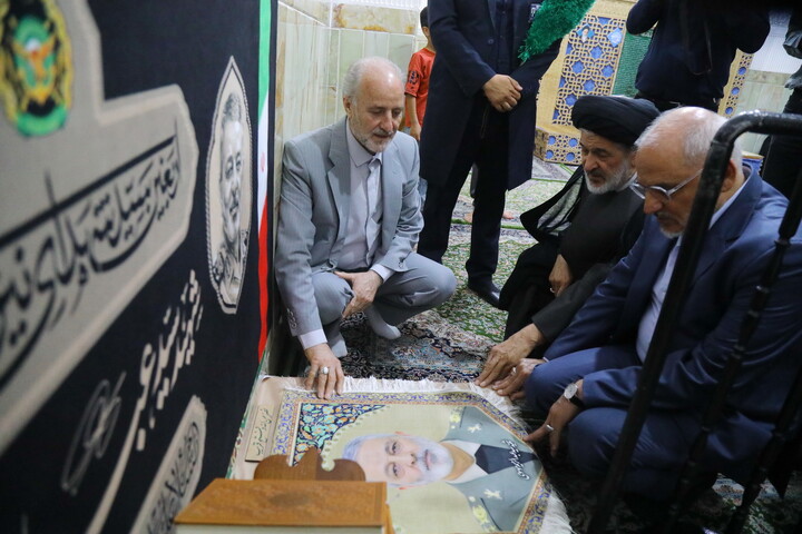 تصاویر /حضور رئیس دفتر رئیس‌جمهور در حرم مطهر حضرت معصومه(س)