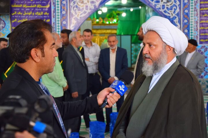 غباروبی ضریح مطهر حضرت باب المراد علیه السلام