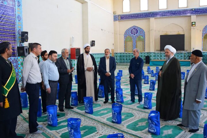 غباروبی ضریح مطهر حضرت باب المراد علیه السلام