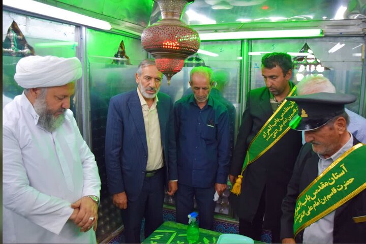 غباروبی ضریح مطهر حضرت باب المراد علیه السلام