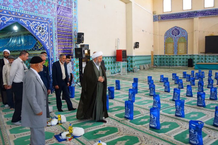 غباروبی ضریح مطهر حضرت باب المراد علیه السلام