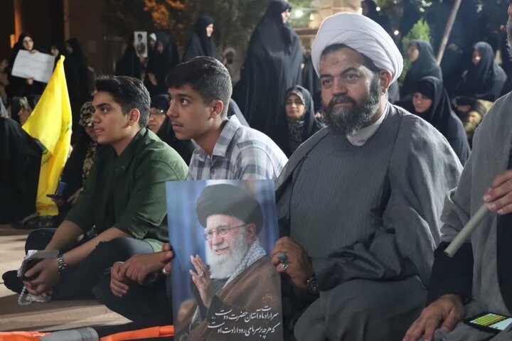 تصاویر/ حضور پرشور کودکان، نوجوانان و مردان و زنان انقلابی و ولایی شهرستان اشکذر در هشتاد و ششمین شب از حماسه حضور