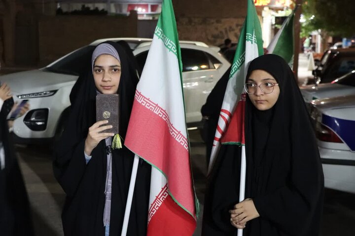 تصاویر/ حضور پرشور کودکان، نوجوانان و مردان و زنان انقلابی و ولایی شهرستان اشکذر در هشتاد و ششمین شب از حماسه حضور