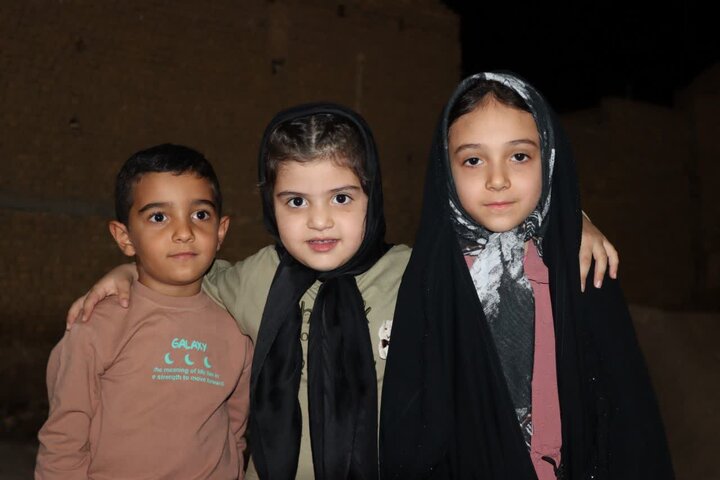 تصاویر/ حضور پرشور کودکان، نوجوانان و مردان و زنان انقلابی و ولایی شهرستان اشکذر در هشتاد و ششمین شب از حماسه حضور