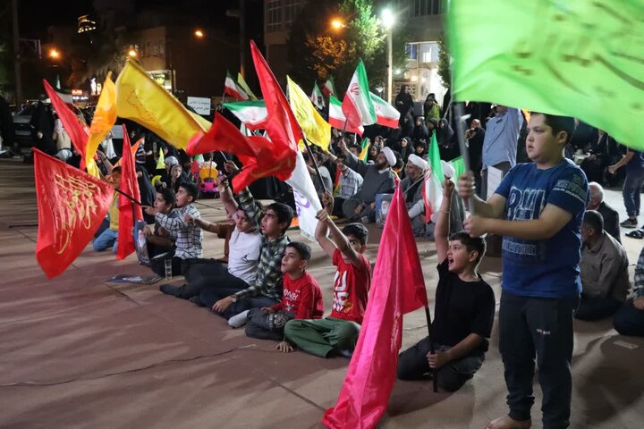 تصاویر/ حضور پرشور کودکان، نوجوانان و مردان و زنان انقلابی و ولایی شهرستان اشکذر در هشتاد و ششمین شب از حماسه حضور