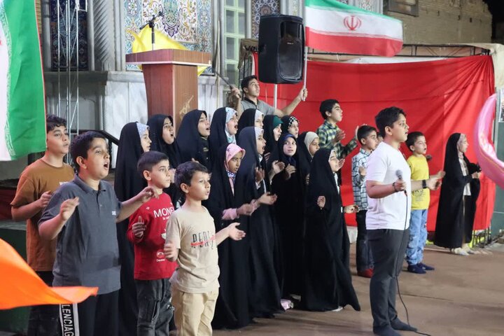تصاویر/ حضور پرشور کودکان، نوجوانان و مردان و زنان انقلابی و ولایی شهرستان اشکذر در هشتاد و ششمین شب از حماسه حضور