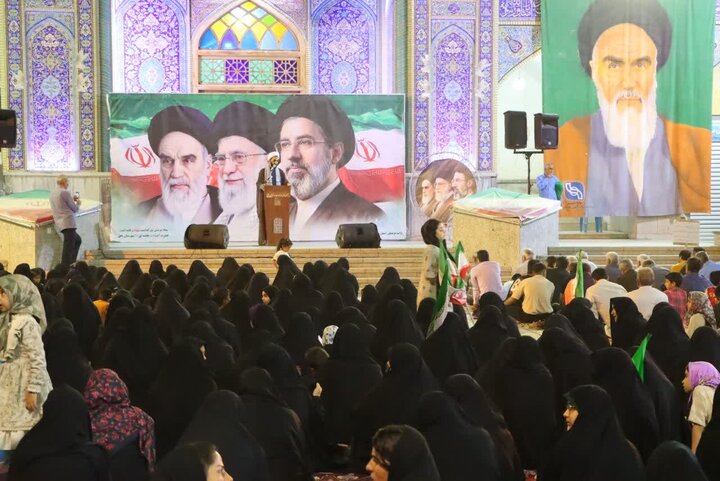 تصاویر/ راهپیمایی بافقی ها با حضور امام جمعه بافق و مردم همیشه در صحنه شهرستان در بلوار وحشی بافقی