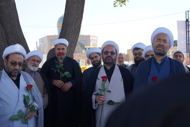 تصاویر / تجدید میثاق مدیر ،اساتید ،ومدیران مدارس علمیه استان قزوین با شهدا