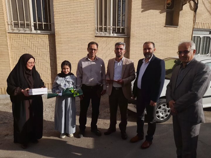 تصاویر/ تجلیل مدیرکل آموزش و پرورش استان سمنان از همکاران ستادیِ سادات