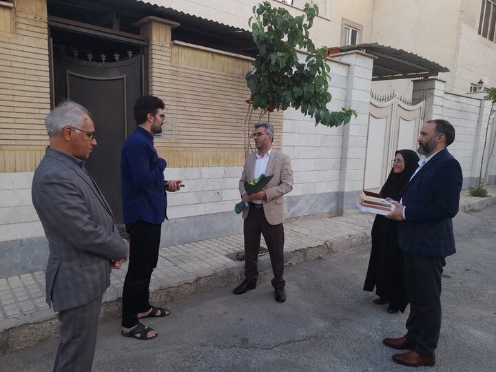 تصاویر/ تجلیل مدیرکل آموزش و پرورش استان سمنان از همکاران ستادیِ سادات