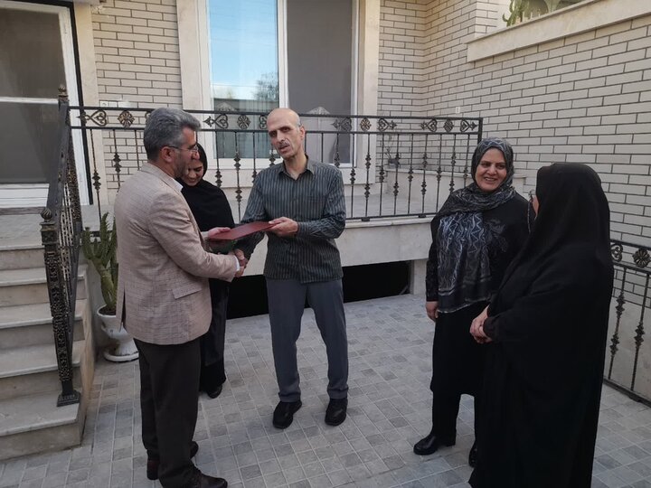 تصاویر/ تجلیل مدیرکل آموزش و پرورش استان سمنان از همکاران ستادیِ سادات