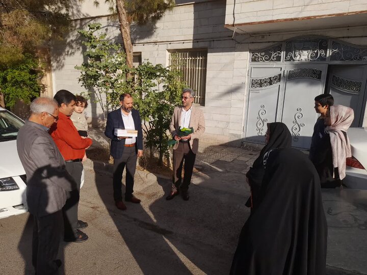 تصاویر/ تجلیل مدیرکل آموزش و پرورش استان سمنان از همکاران ستادیِ سادات