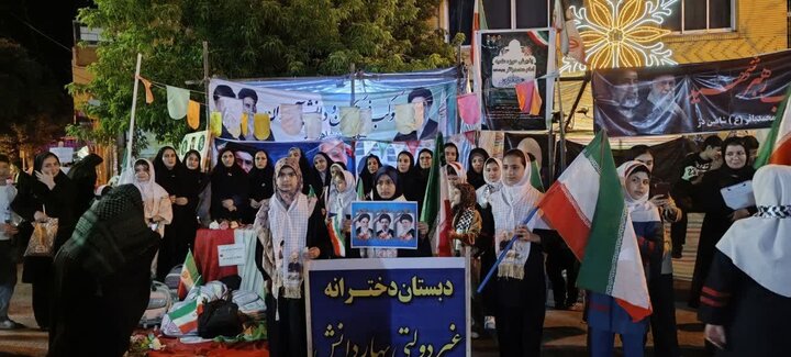 تصاویر/  شامگاه دوشنبه؛ میدان اصلی شهرستان شاهین دژ غرق در فریادهای ضدصهیونیستی و خون‌خواهی رهبری