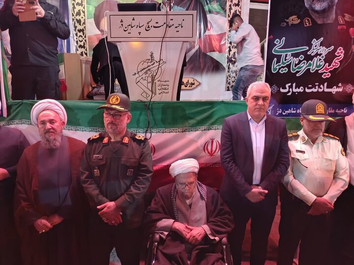 تصاویر/  شامگاه دوشنبه؛ میدان اصلی شهرستان شاهین دژ غرق در فریادهای ضدصهیونیستی و خون‌خواهی رهبری