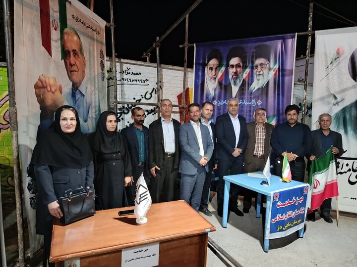 تصاویر/  شامگاه دوشنبه؛ میدان اصلی شهرستان شاهین دژ غرق در فریادهای ضدصهیونیستی و خون‌خواهی رهبری