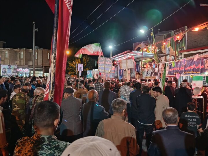 تصاویر/  شامگاه دوشنبه؛ میدان اصلی شهرستان شاهین دژ غرق در فریادهای ضدصهیونیستی و خون‌خواهی رهبری