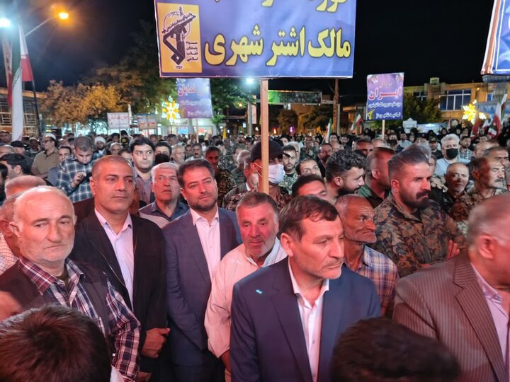 تصاویر/  شامگاه دوشنبه؛ میدان اصلی شهرستان شاهین دژ غرق در فریادهای ضدصهیونیستی و خون‌خواهی رهبری